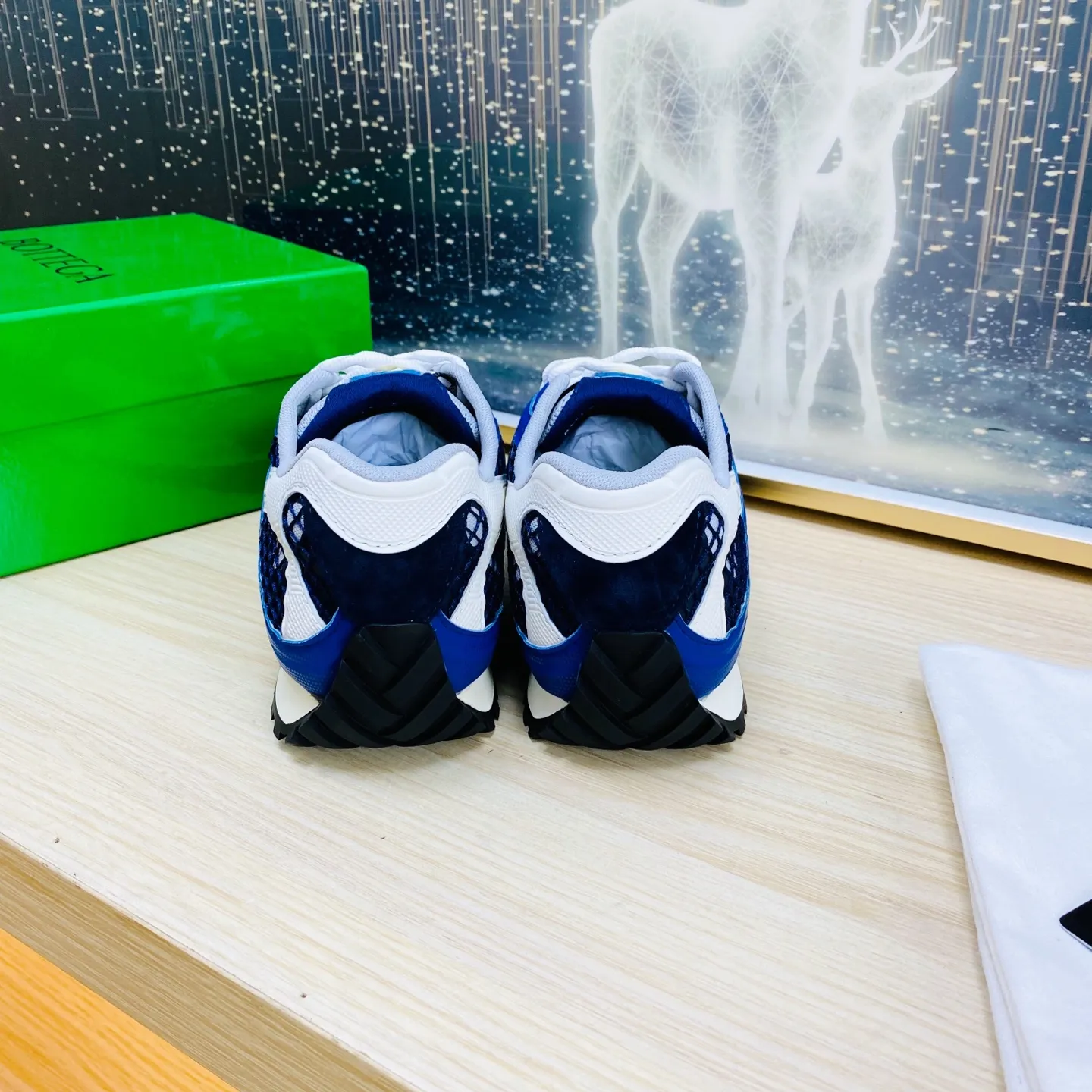 p620🐮🐮High-end version, the original 1:1 couple style new model is on the shelves🔥BV Orbit sneakers Wang Yibo's same style couple's Dad Runner sneakers, made of lightweight technical mesh fabric. Features a geometric patterned rubber outsole. The outsole is made of color-blocked TPU outsole. Size: women’s shoes 35-40, men’s shoes 39-45.
